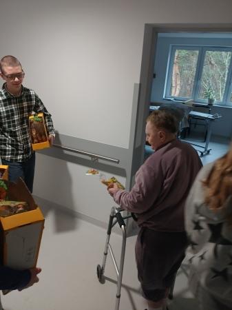 Wiosenna wizyta w Domu Pomocy Społecznej  ,,Wrzos''.