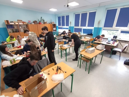 Fizyka w praktyce – budowa obwodów elektrycznych