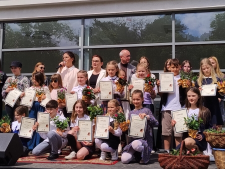 VIII Międzyszkolny Konkurs Recytatorski ''Zaczarowany Świat Poezji''
